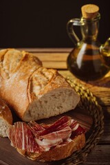 Jamon, queso y pan español