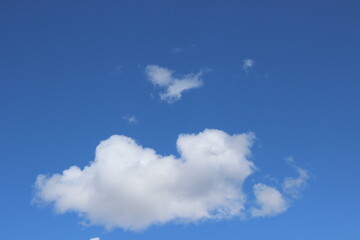 Obraz premium Blue sky with white clouds