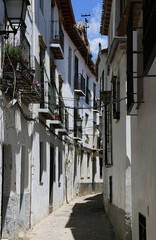 narrow street in the old town of Albaicín