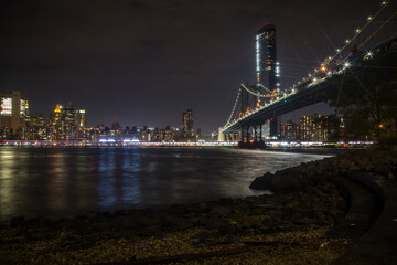 Fototapeta na wymiar Puente de Manhattan desde uno de los mejores puntos en Broocklyn.