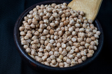 chickpeas to be cooked or to make flour
