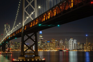 Obraz na płótnie Canvas city bridge at night