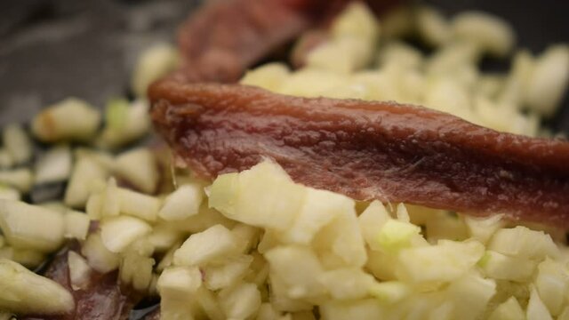 Condimento di acciughe e aglio ft2101_0007 Ali&ntilde;ar con ajo y anchoas Verkleedung mat Knuewelek an Ansjovis
