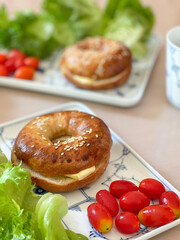 homemade bagel recipe with tomatoes and salad vegetables