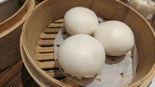 Chinese Steamed Custard Buns Or Nai Wong Bao (奶皇包) In Chinese - カスタード饅 飲茶