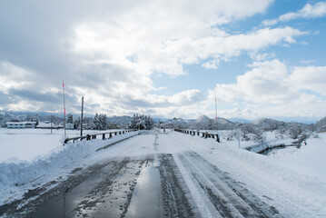 Obraz premium 雪国の田舎道②