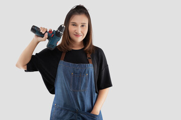 Craftswoman holding a cordless electric drill