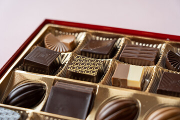 箱に入ったおしゃれなチョコレート