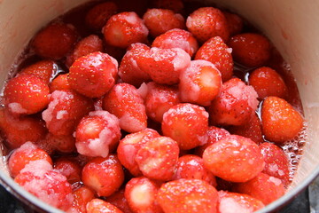 いちごジャム作り