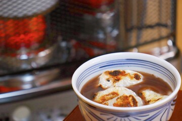 つぶあんの汁粉（ぜんざい）　焼いた丸餅が具材