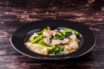 Noodles with Pork in Gravy Sauce