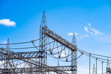 変電所・鉄塔・碍子・高圧電線