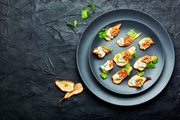 Blue cheese with dried pears and walnuts