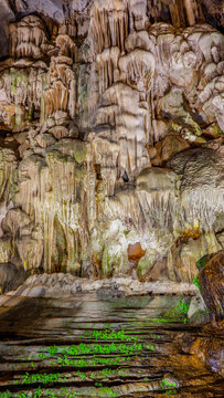 Thien Cung cave in Ha Long cit, Vietnam