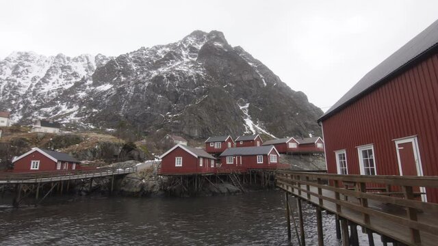 Casas rojas en pueblo nordico &Aring; , Islas Lofoten