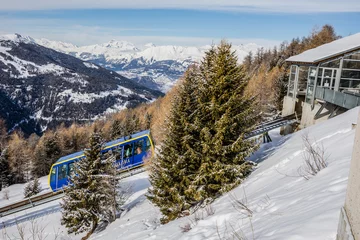 Foto auf Leinwand Funicular train in the Swiss alps © Ben