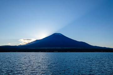 Fototapeta na wymiar 山梨県の山中湖と富士山
