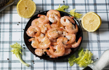 
Ready shrimps are on a black plate