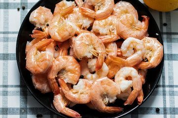 
Ready shrimps are on a black plate