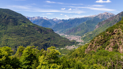 Fototapeta na wymiar A view of Val Chiavenna from Savogno