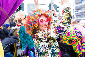 Frau in Karneval Stimmung