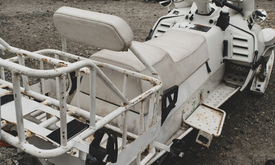 軍用スノーモービル