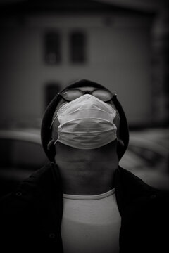 Black and white picture of a man with a protective mask, who is looking up