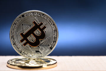 crypto monnaie virtuel argent internet echange change valeur piece Bitcoin gain speculation fortune