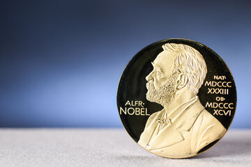 Nobel medaille prix paix scientifique sciences litterature physique chimie medecine economie - obrazy, fototapety, plakaty