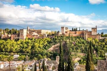 view of the alhambra palace in granada - obrazy, fototapety, plakaty