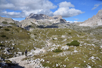 Die Berge rund um die Drei Zinnen mit Blick zum Toblinger Knoten