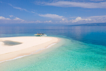 Obraz premium Tranquil beach scenery. Exotic tropical beach landscape with white sand beach and amazing turquoise sea.