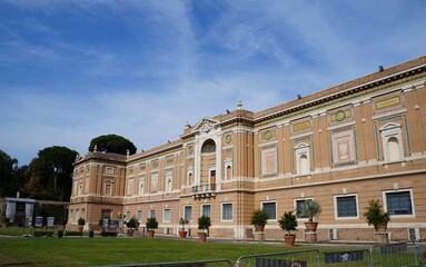 Obraz premium Facade of the beautiful Italian building in Rome
