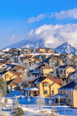 Fototapeta na wymiar Neighborhood in Highland Utah against amazing view of mountain and blue sky