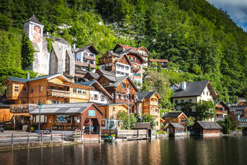 Obraz premium houses on the lake, hallstatt, austria