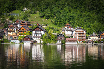 Fototapeta na wymiar houses of hallstatt, reflections, austria