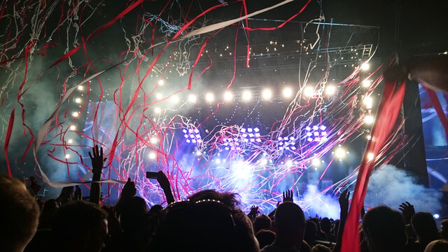 crowd at concert with confetti