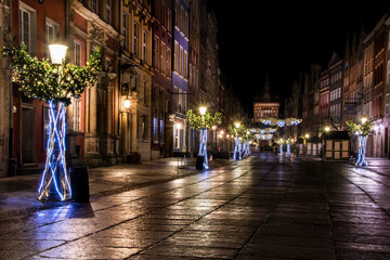 Fototapeta na wymiar Długa Street in Gdańsk, a Christmas tree and light decorations