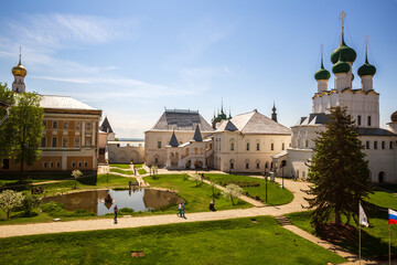 Fototapeta na wymiar Courtyard of Rostov Kremlin