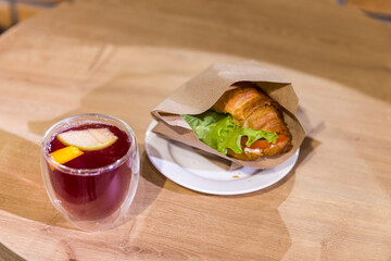 sandwich with tuna and vegetables