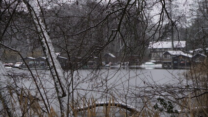 Wintereinbruch am kleinen See / Serie Bild 17