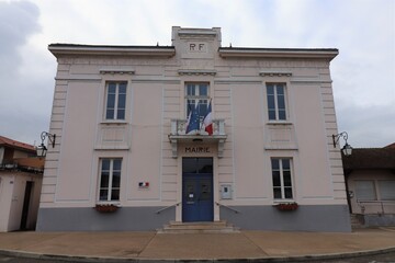 La mairie de Polliat vue de l'extérieur, ville de Polliat, département de l'Ain, France