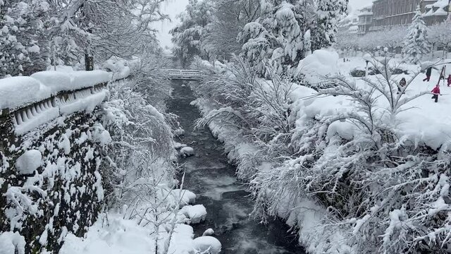 La Dordogne enneig&eacute; au Mont Dore en hiver, Auvergne
