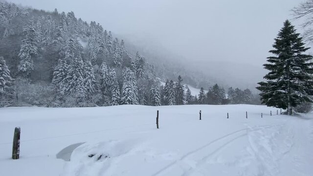 Paysage enneig&eacute; en hiver au Mont Dore, Auvergne