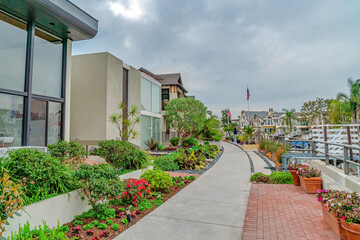 Fototapeta na wymiar Walkway along homes and canal in the dreamy Long Beach California neighborhood