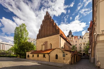 Foto op Aluminium The Old-New Synagogue is the oldest active synagogue in Europe, completed in 1270 and is home of the legendary Golem of Prague © Atmosphere