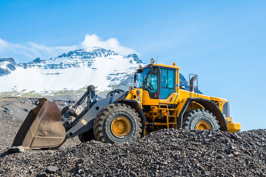 Wheel loader in the mine of Almannaskard