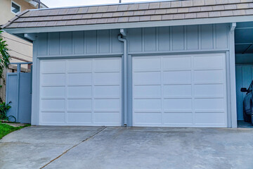 Obraz na płótnie Canvas Two door garage and carport of house in San Diego California neighborhood