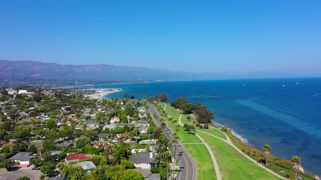 Santa Barbara California with a view of the Pacific Ocean and a lot of nice houses near a beautiful park.