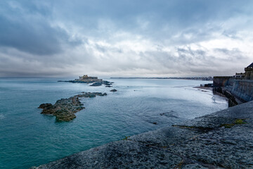 Coucher de soleil sur le fort de la Conchée, Saint-Malo, France